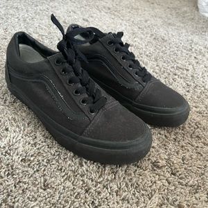Old Skool vans all black